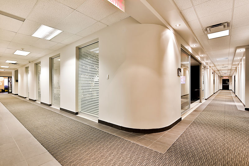 Corridors et bureaux professionnels du Centre Véronneau